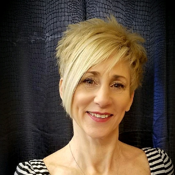 Meet your Posher, Alison - Picture 1 of 1